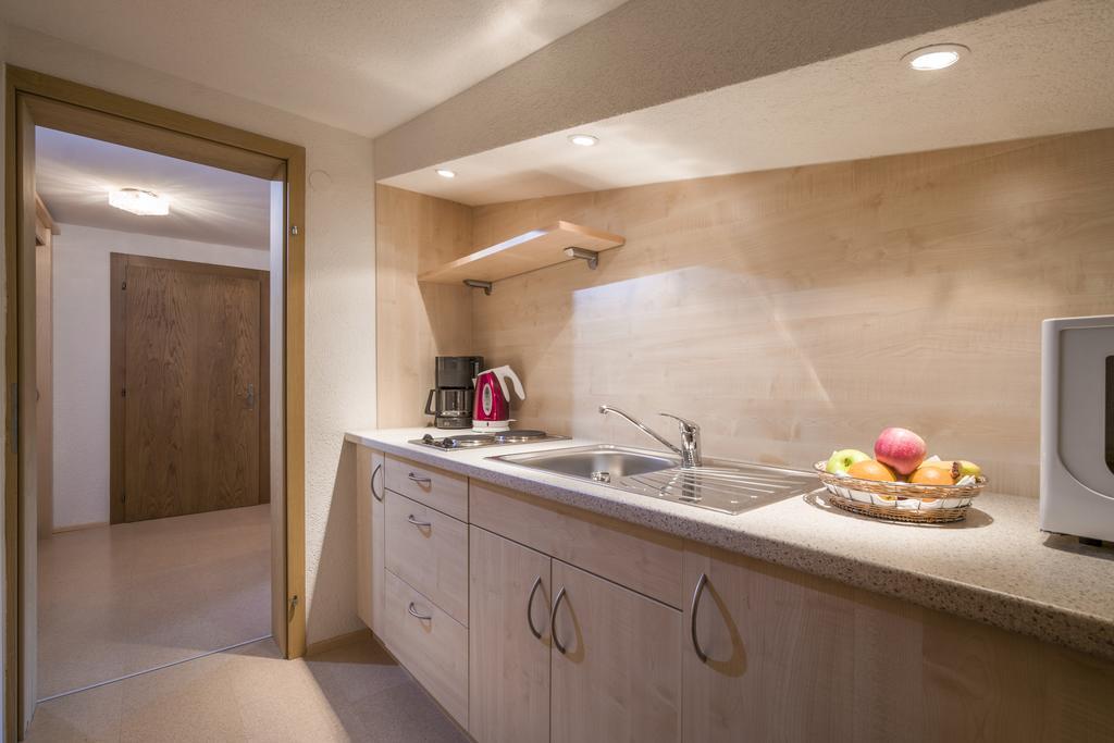 Hotel Enzian 佩尔蒂绍 外观 照片
